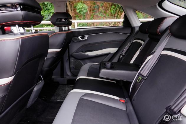 新宝骏rc-6空间-后排-车距-易车