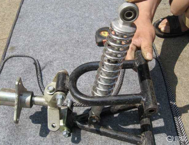 怎样判断汽车减震器已坏一般跑多少公里更换