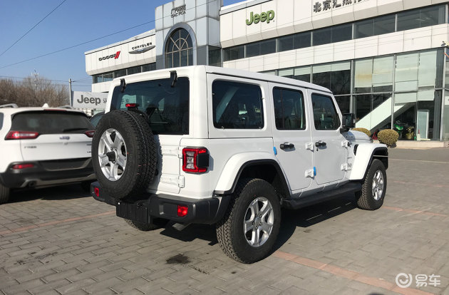 全新jeep牧马人电动敞篷版白色实拍!