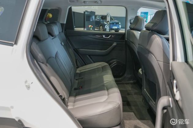 威马w6空间_停车