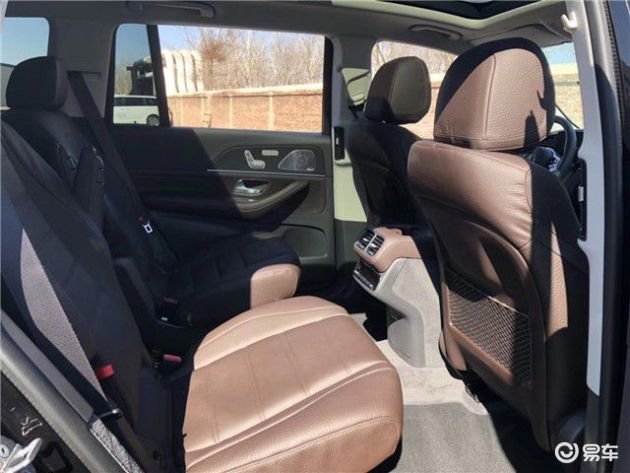 易车 奔驰gls内饰摘要 摘要详情 21款奔驰gls450车内驾驶舱的多媒体