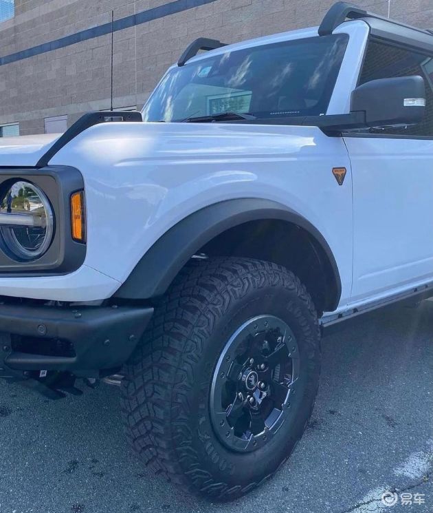 全新福特bronco海外实车 三门版结构/白色车身涂装