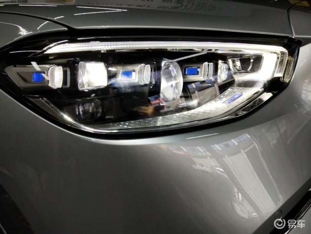 奔驰s级21款s400升级改装流星雨数字大灯