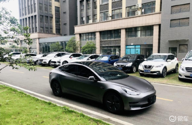 特斯拉Model 3哑光灰色实车！更能凸显未来感！_易车