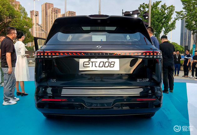 New medium and large SUV Dongfeng Yipai e π 008 listed, priced at 216,600 yuan