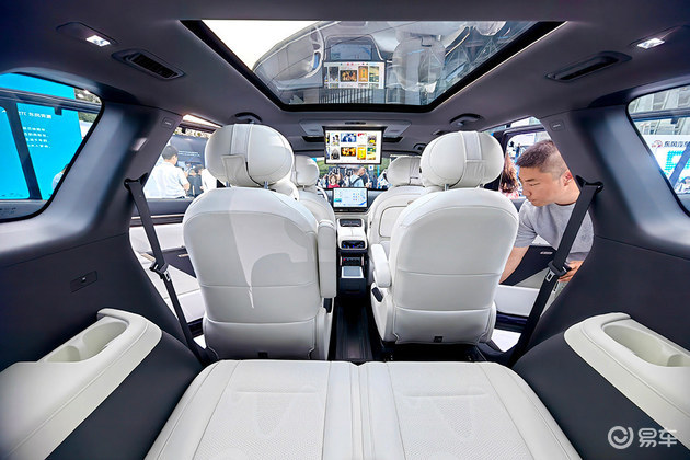 New medium and large SUV Dongfeng Yipai e π 008 listed, priced at 216,600 yuan