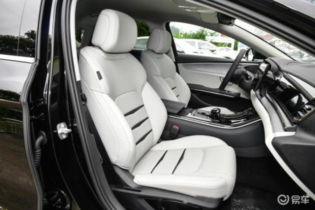 比亚迪e9 2022款 商务版的内饰设计就成功地达到了这个目标.