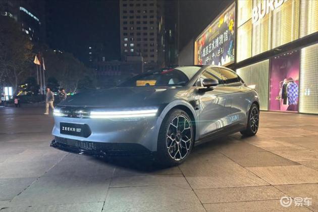 极氪007现身街头，外观个性，自研电池+800V超充，最高续航870km
