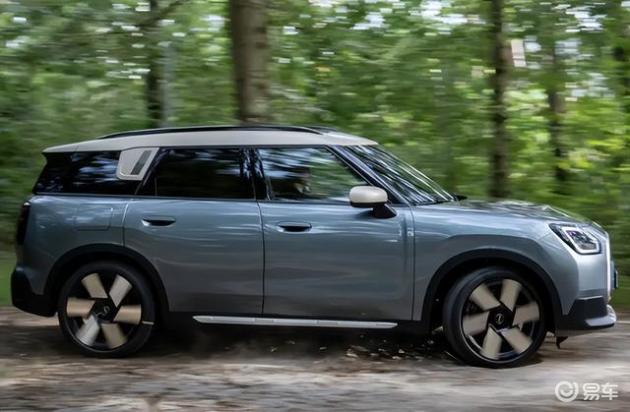 搭载1.5T三缸+轻混：全新MINI“乡巴佬”官图曝光