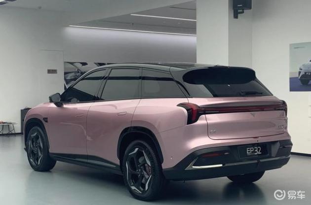 在此背景下,宁德时代这一中国顶尖电池制造商在旗下全新哪吒l电动车