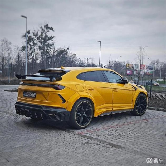 街拍│兰博基尼urus mansory高定版_易车