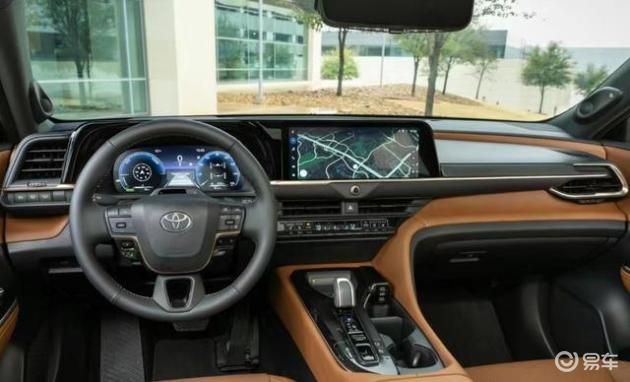 定位于中型SUV!皇冠Signia登场,大五座布局,标配2.5L混动+四驱