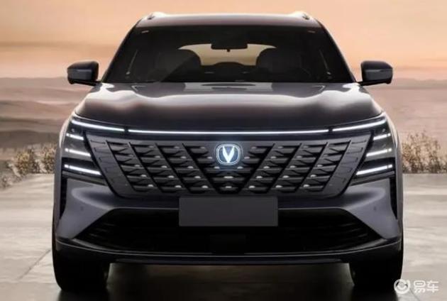 第四代长安CS75 PLUS实车现身，轴距2米8，造型更动感，配置曝光