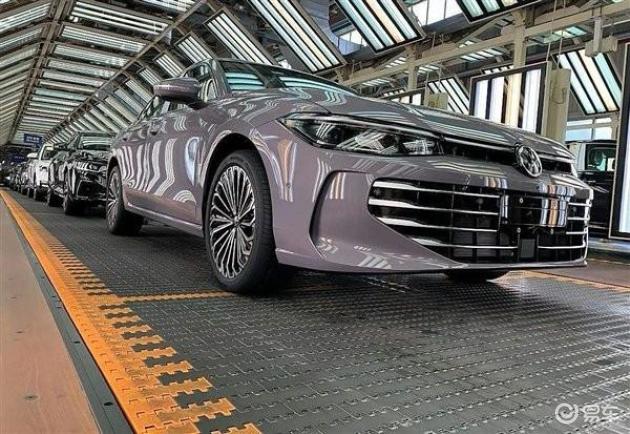 中国轿车销冠易主:半年卖出16.1万辆,领先日产轩逸、大众帕萨特