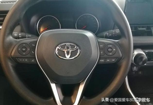 丐版新车油耗8.1!广东一兄弟选了低配RAV4荣放,内饰绒布装潢!