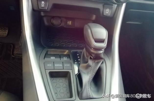 丐版新车油耗8.1!广东一兄弟选了低配RAV4荣放,内饰绒布装潢!