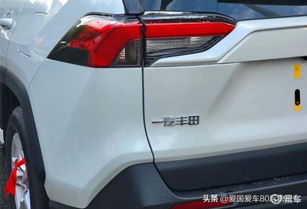 丐版新车油耗8.1!广东一兄弟选了低配RAV4荣放,内饰绒布装潢!