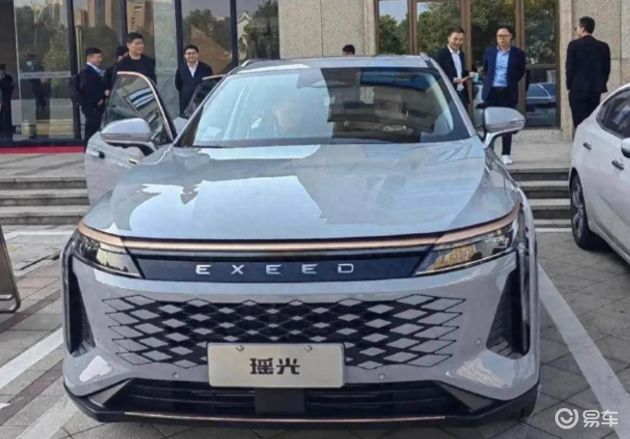 国产8AT挑战途观L，轴距2米8，合资车型连夜调价应对