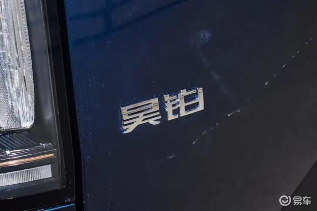 昊铂HL与理想L8硬碰硬，同价位最强“陆地游艇”对决