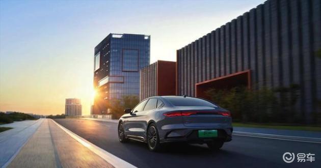 红旗H5 PHEV vs 比亚迪汉DM-i：中年购车指南