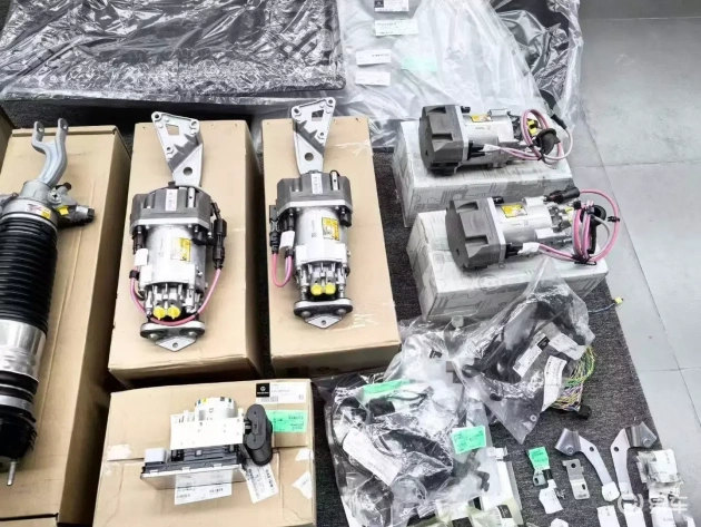 迈巴赫S480升级原厂魔毯悬挂,舒适驾乘新体验