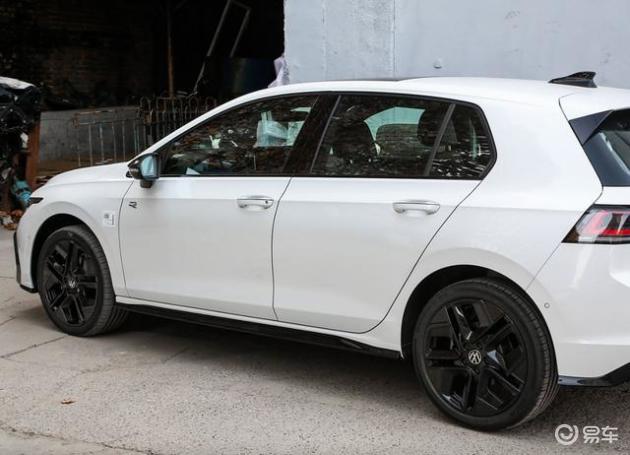 个性化改装让高尔夫焕然一新，独特魅力大放异彩