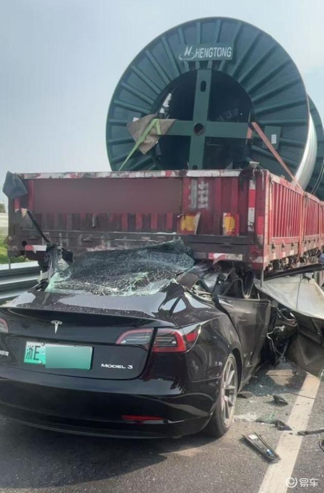 特斯拉客服谈Model 3高速追尾半挂车事件_易车