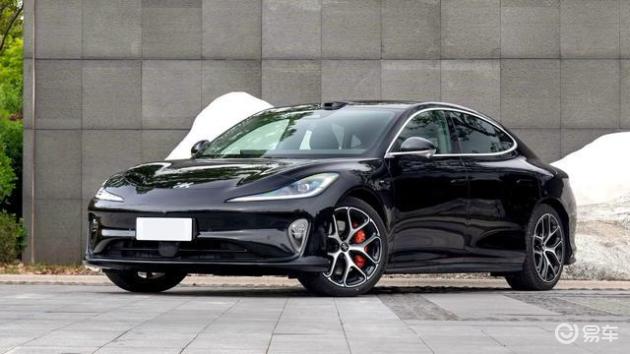 特斯拉Model 3 vs 智己L6:独特驾驶体验与技术差异