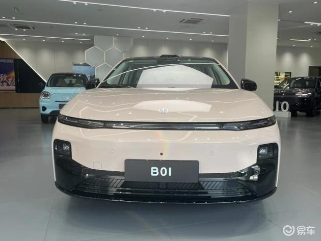 高颜值高配置，女生最爱的零跑B01代步车