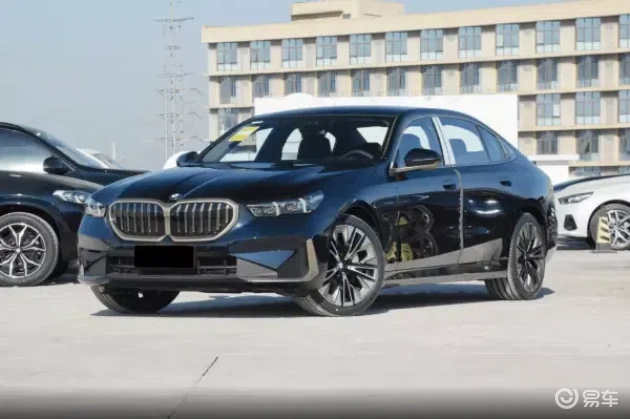 宝马5系530Li试驾，6万优惠，2.0T+44V轻混，轴距3105mm