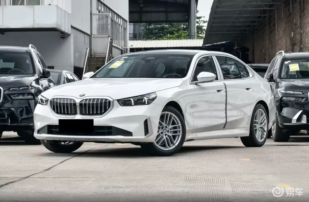 宝马5系降价，选国产新能源还是经典燃油豪车