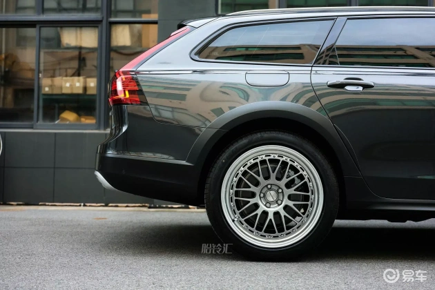 VOLVO V90CC与ALCON演绎北欧风骨的动感协奏