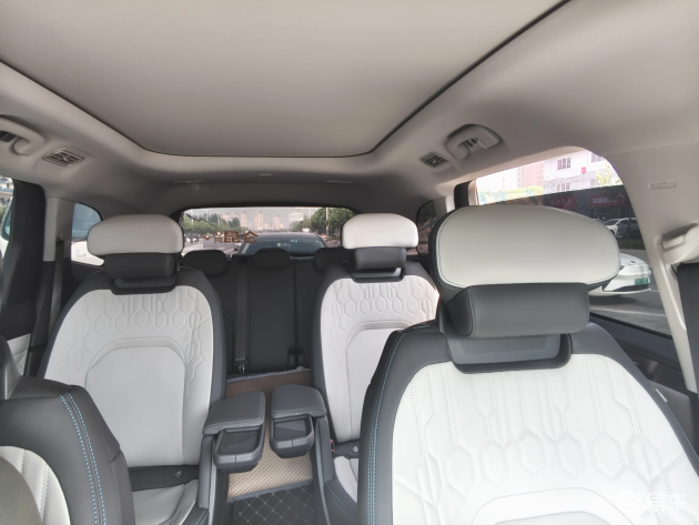 锐界 L 成全家人出游首选，便捷舒适必备座驾