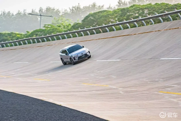 XC70:豪华混动SUV标杆，佳续航，健康座舱，低油耗