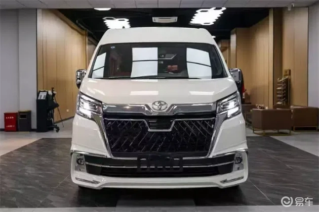 进口丰田9座商务，大海狮高配，兼顾商务接待与家庭出行