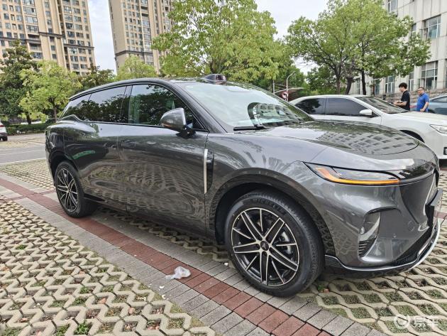 岚图知音满月喜,驾驶乐趣满满