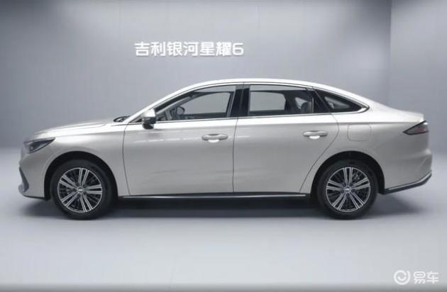 雷神AI电混轿跑,续航1500km,挑战比亚迪秦PLUS
