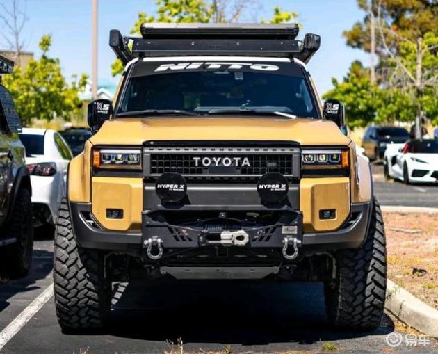 丰田普拉多拉力赛版：越野风爆表，动感十足