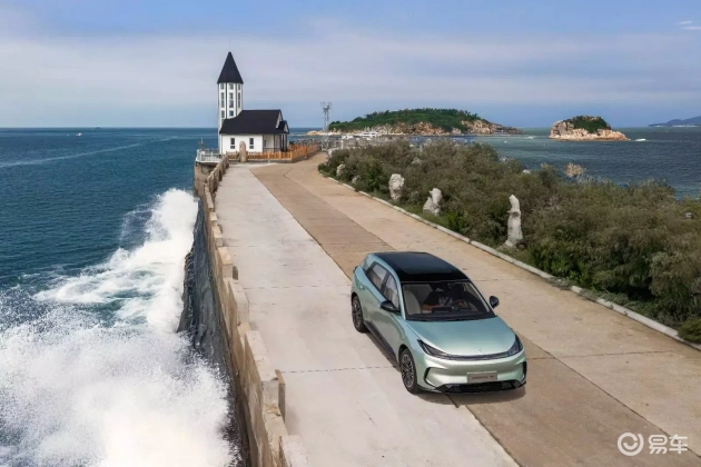 极狐T1方向盘灵活调，胜过缤果S单一配置