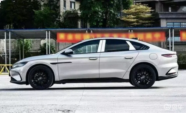 比亚迪汉DM-i：高续航、怀挡冰箱，挑战合资燃油车