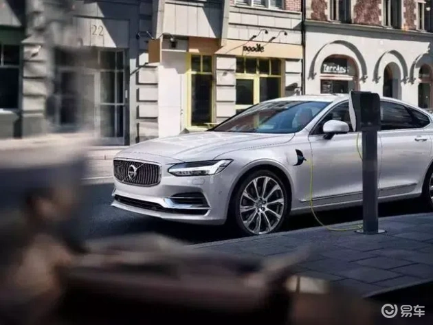 豪华车降价大戏，A6L同级车仅售24万+，划算不