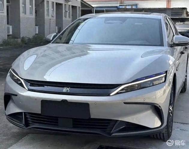 新款比亚迪汉实车亮相，快来围观，值不值得入手