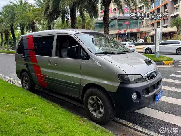 江淮瑞风改露营车,独特中排侧放座椅,自驾新体验