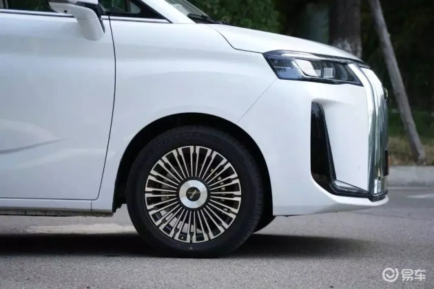 新锐MPV锐胜M8:抢先体验大家伙的魅力