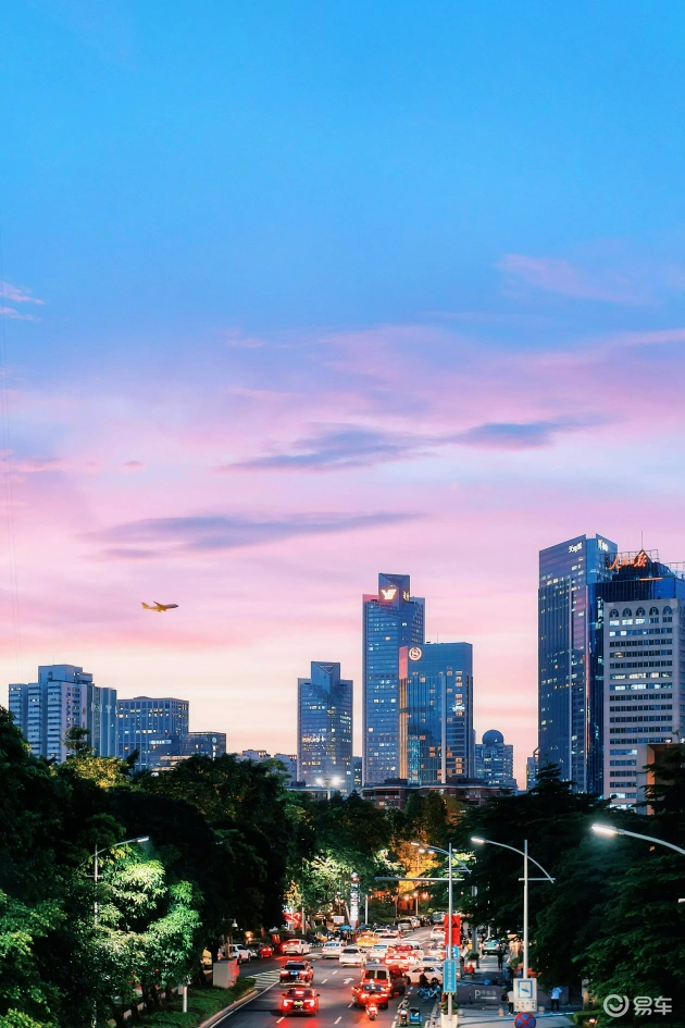 Lucid降价7500美元,豪华电动车市场新动向