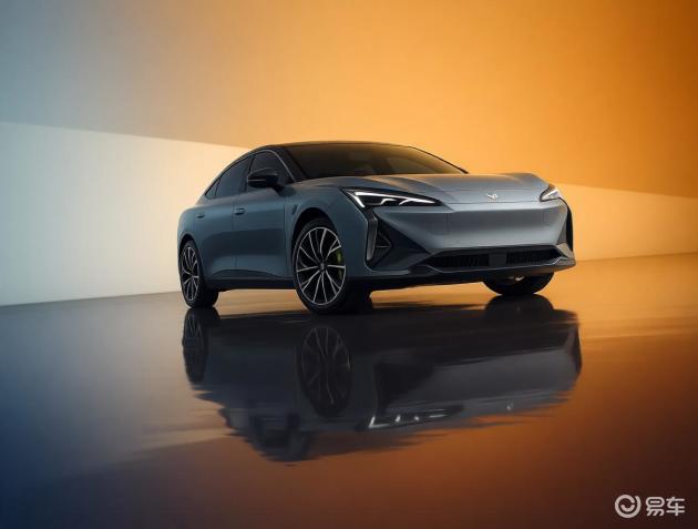 极狐阿尔法S5:onebox系统,高效紧急避障,卓越操控