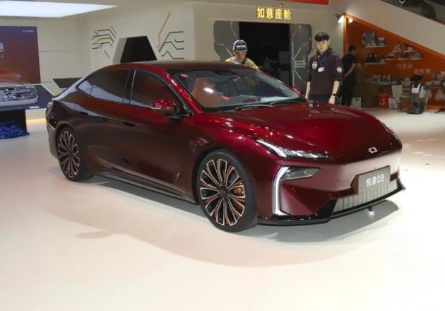 一汽奔腾悦意08与比亚迪秦L竞争,搭载磷酸铁锂电池