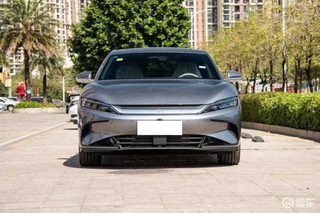 国产C级车对比：比亚迪汉DM VS 奇瑞风云A9L，哪款性价比高