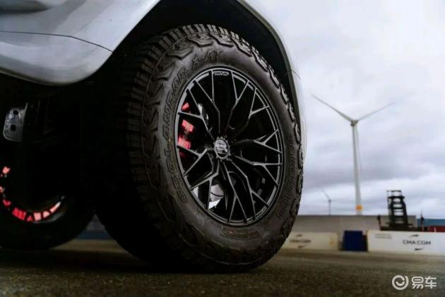 兰博基尼VS改装Jeep，选谁更酷