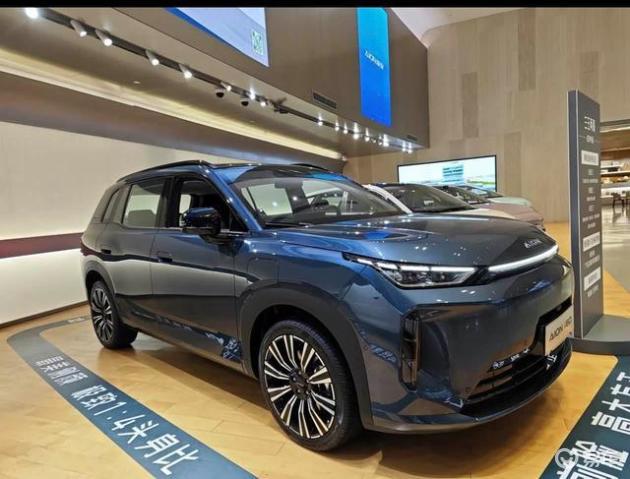 AION i60 vs 极狐阿尔法T5，哪个更佳